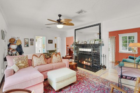House in Lake Worth, Florida 4 bedrooms, 148.74 sq.m. № 2246449 - photo 3