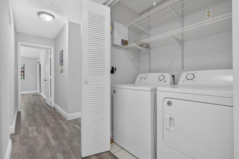 Townhouse in Wellington, Florida 3 bedrooms, 131.64 sq.m. № 2241854 - photo 19