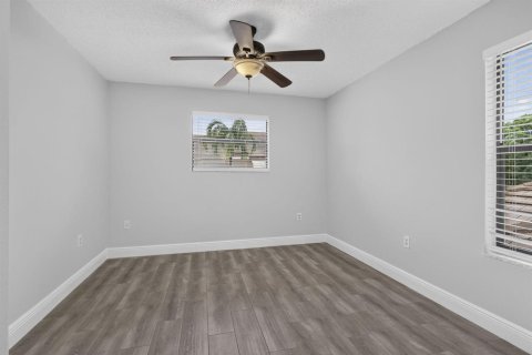 Townhouse in Wellington, Florida 3 bedrooms, 131.64 sq.m. № 2241854 - photo 16