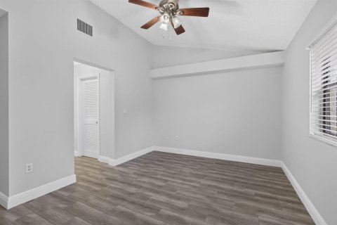 Townhouse in Wellington, Florida 3 bedrooms, 131.64 sq.m. № 2241854 - photo 22