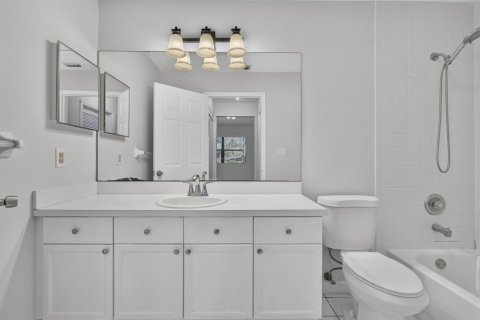 Townhouse in Wellington, Florida 3 bedrooms, 131.64 sq.m. № 2241854 - photo 23