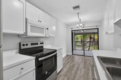 Townhouse in Wellington, Florida 3 bedrooms, 131.64 sq.m. № 2241854 - photo 12