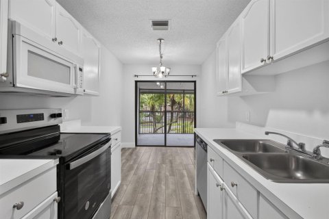 Townhouse in Wellington, Florida 3 bedrooms, 131.64 sq.m. № 2241854 - photo 13