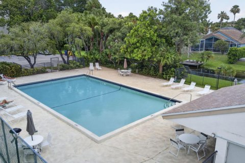 Townhouse in Wellington, Florida 3 bedrooms, 131.64 sq.m. № 2241854 - photo 29