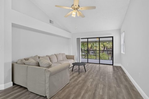 Townhouse in Wellington, Florida 3 bedrooms, 131.64 sq.m. № 2241854 - photo 2