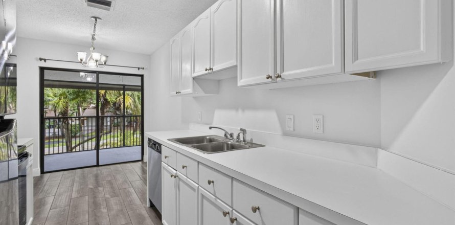 Townhouse in Wellington, Florida 3 bedrooms, 131.64 sq.m. № 2241854