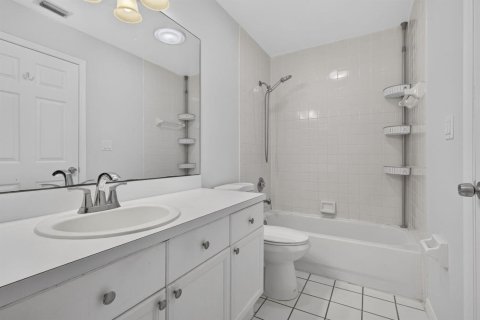 Townhouse in Wellington, Florida 3 bedrooms, 131.64 sq.m. № 2241854 - photo 25