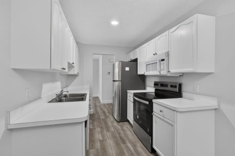 Townhouse in Wellington, Florida 3 bedrooms, 131.64 sq.m. № 2241854 - photo 10