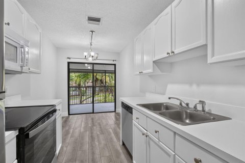 Townhouse in Wellington, Florida 3 bedrooms, 131.64 sq.m. № 2241854 - photo 11