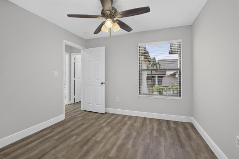 Townhouse in Wellington, Florida 3 bedrooms, 131.64 sq.m. № 2241854 - photo 20