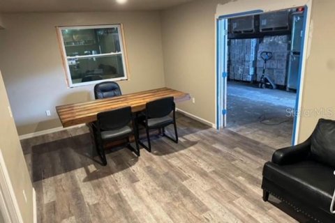 Propiedad comercial en venta en Titusville, Florida № 2097441 - foto 3