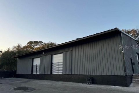 Propiedad comercial en Titusville, Florida № 2097441
