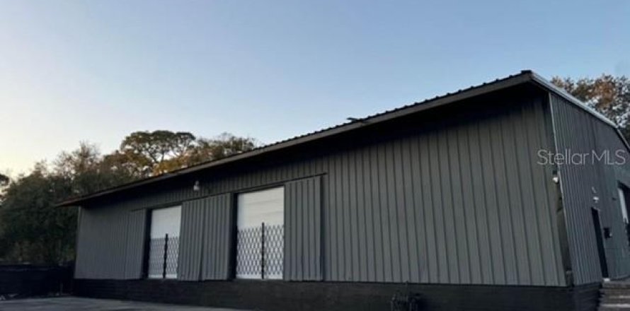 Propiedad comercial en Titusville, Florida № 2097441
