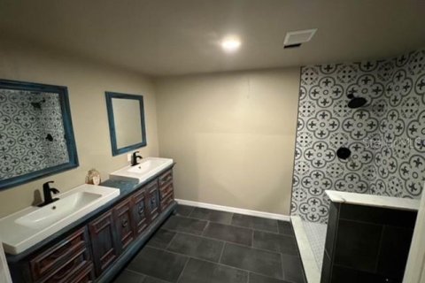 Propiedad comercial en venta en Titusville, Florida № 2097441 - foto 5