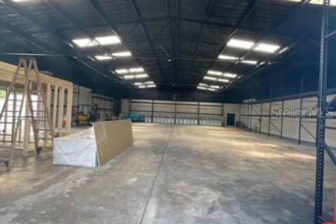 Propiedad comercial en venta en Titusville, Florida № 2097441 - foto 2