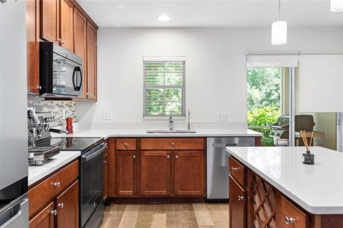 Townhouse in Tampa, Florida 2 bedrooms, 156.08 sq.m. № 1721387 - photo 11