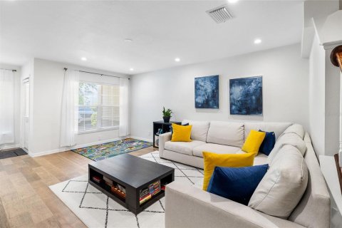 Townhouse in Tampa, Florida 2 bedrooms, 156.08 sq.m. № 1721387 - photo 7