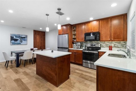 Townhouse in Tampa, Florida 2 bedrooms, 156.08 sq.m. № 1721387 - photo 12