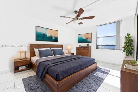 Condo in Oakland Park, Florida, 2 bedrooms  № 1836706 - photo 12