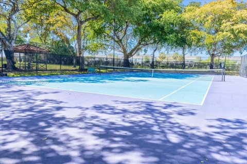 Condo in Oakland Park, Florida, 2 bedrooms  № 1836706 - photo 30