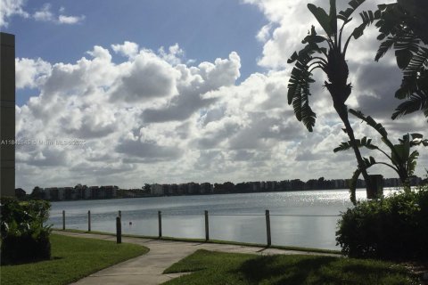 Condo in Oakland Park, Florida, 2 bedrooms  № 1836706 - photo 29