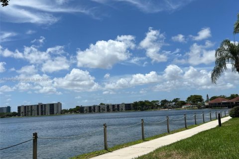 Condo in Oakland Park, Florida, 2 bedrooms  № 1836706 - photo 28