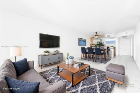 Condo in Oakland Park, Florida, 2 bedrooms  № 1836706 - photo 10