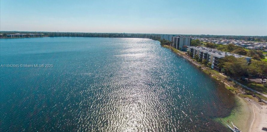 Condo in Oakland Park, Florida, 2 bedrooms  № 1836706
