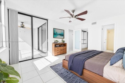 Condo in Oakland Park, Florida, 2 bedrooms  № 1836706 - photo 14