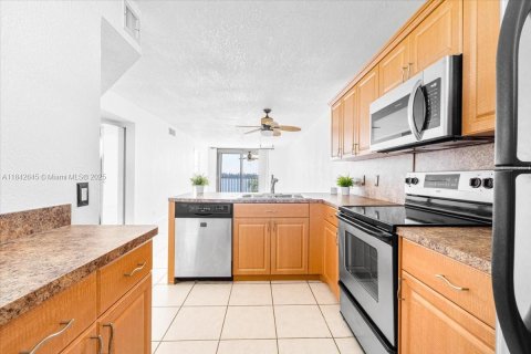 Condo in Oakland Park, Florida, 2 bedrooms  № 1836706 - photo 5