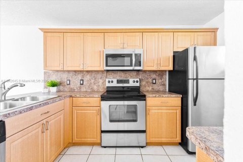 Condo in Oakland Park, Florida, 2 bedrooms  № 1836706 - photo 6