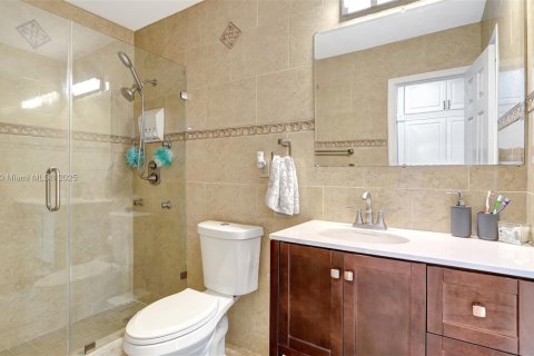House in Hialeah, Florida 4 bedrooms, 141.49 sq.m. № 1981255 - photo 21