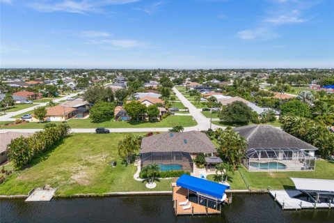 Casa en venta en Cape Coral, Florida, 3 dormitorios, 176.24 m2 № 1847180 - foto 30