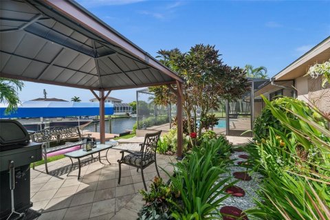 Casa en venta en Cape Coral, Florida, 3 dormitorios, 176.24 m2 № 1847180 - foto 6