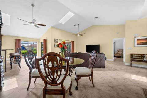 Casa en venta en Cape Coral, Florida, 3 dormitorios, 176.24 m2 № 1847180 - foto 17