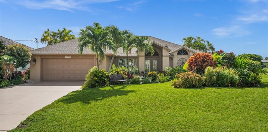 Casa en Cape Coral, Florida 3 dormitorios, 176.24 m2 № 1847180