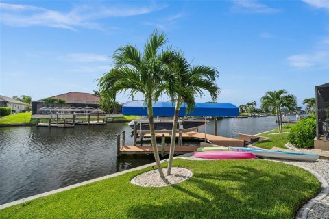 Casa en venta en Cape Coral, Florida, 3 dormitorios, 176.24 m2 № 1847180 - foto 26