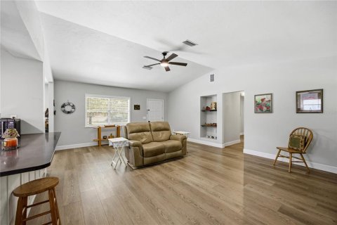 House in Starke, Florida 3 bedrooms, 132.29 sq.m. № 2110440 - photo 10