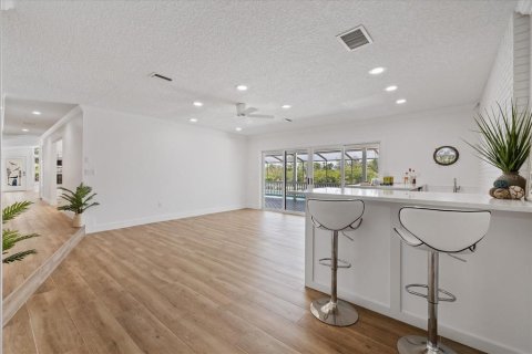 Villa ou maison à vendre à New Port Richey, Floride: 5 chambres, 388.7 m2 № 2121322 - photo 9