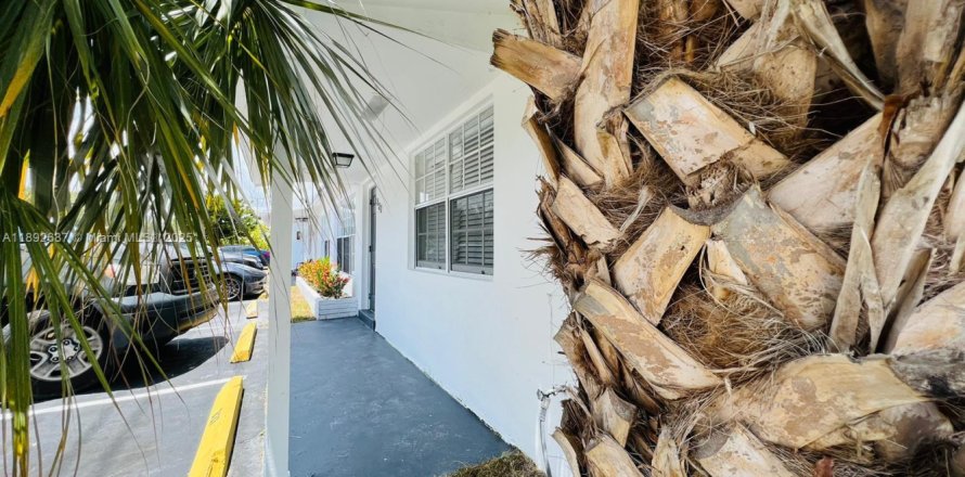 Commercial property in Boynton Beach, Florida 244.52 sq.m. № 1945038