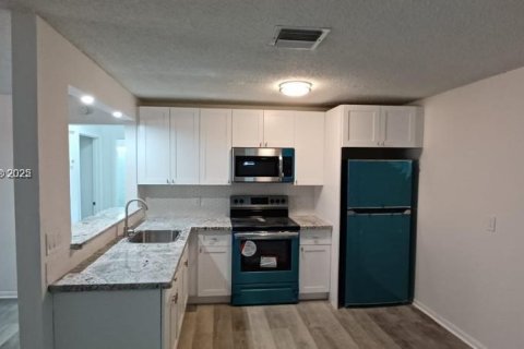 Commercial property in Boynton Beach, Florida 244.52 sq.m. № 1945038 - photo 4
