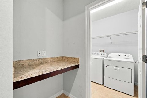 Casa en venta en Davenport, Florida, 4 dormitorios, 183.2 m2 № 2431724 - foto 10