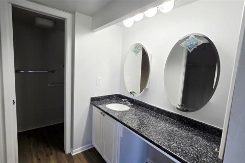 Condo in Tampa, Florida, 2 bedrooms  № 2209625 - photo 9