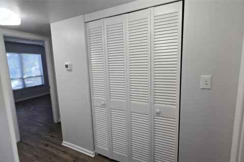Condo in Tampa, Florida, 2 bedrooms  № 2209625 - photo 10