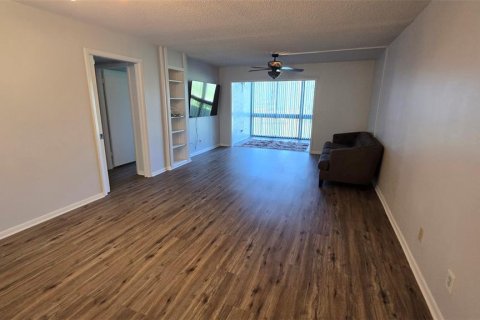 Condo in Tampa, Florida, 2 bedrooms  № 2209625 - photo 8