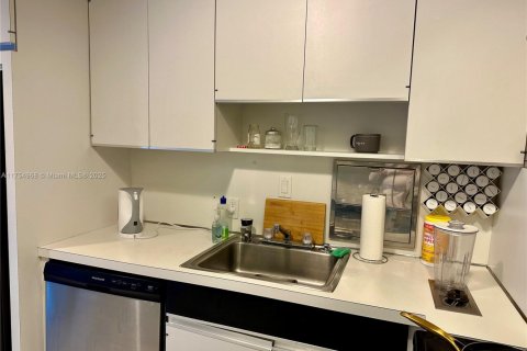 Copropriété à vendre à Sunny Isles Beach, Floride: 2 chambres, 123.65 m2 № 1860309 - photo 11
