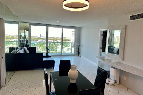 Copropriété à vendre à Sunny Isles Beach, Floride: 2 chambres, 123.65 m2 № 1860309 - photo 16