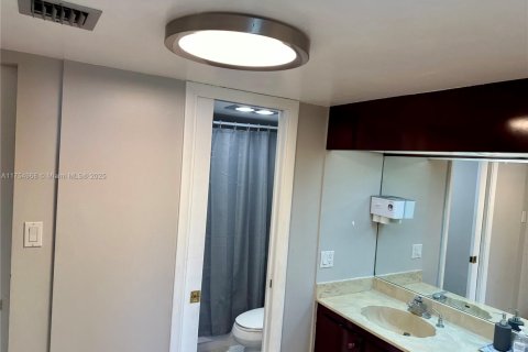 Copropriété à vendre à Sunny Isles Beach, Floride: 2 chambres, 123.65 m2 № 1860309 - photo 25
