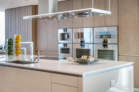 Condominio en venta en Sunny Isles Beach, Florida, 5 dormitorios, 302.12 m2 № 1993522 - foto 30