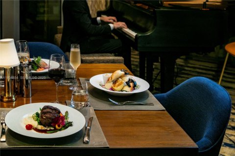 Condominio en venta en Sunny Isles Beach, Florida, 5 dormitorios, 302.12 m2 № 1993522 - foto 14